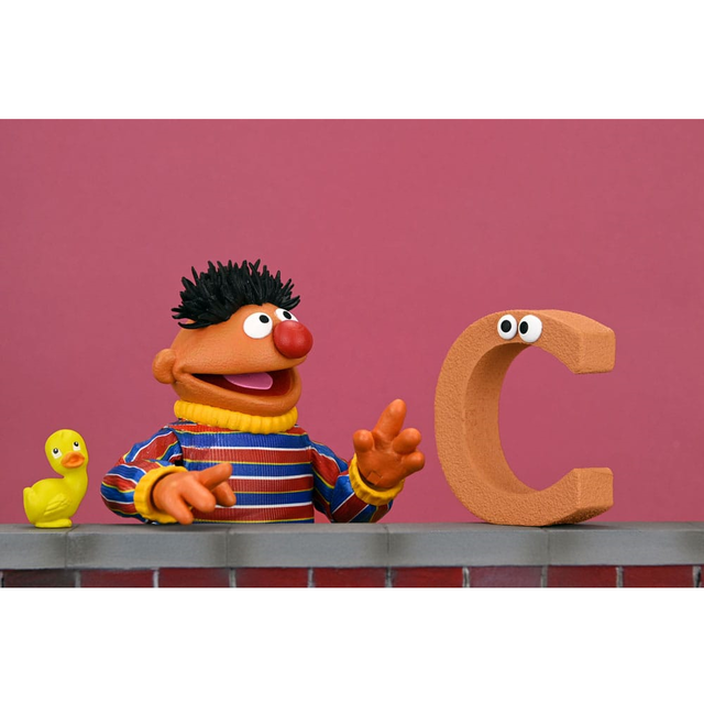 Sesame Street Ultimate Action Figure Ultimate Ernie 18cm