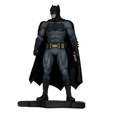 Batman v Superman: Dawn of Justice Statue