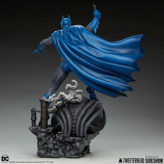 DC Comics Maquette 1/4 Batman (Retro Edition) 66cm