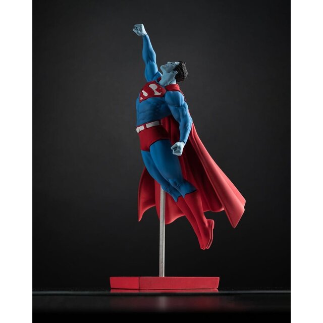 Superman Red and Blue: Superman by Gary Frank 1:10 Scale Resin Statue 26cm