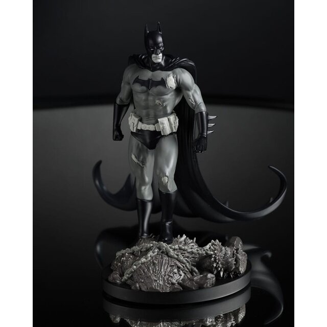 DC Direct Statue 1/10 Batman by Bjorn Barends (Black White) 18 cm