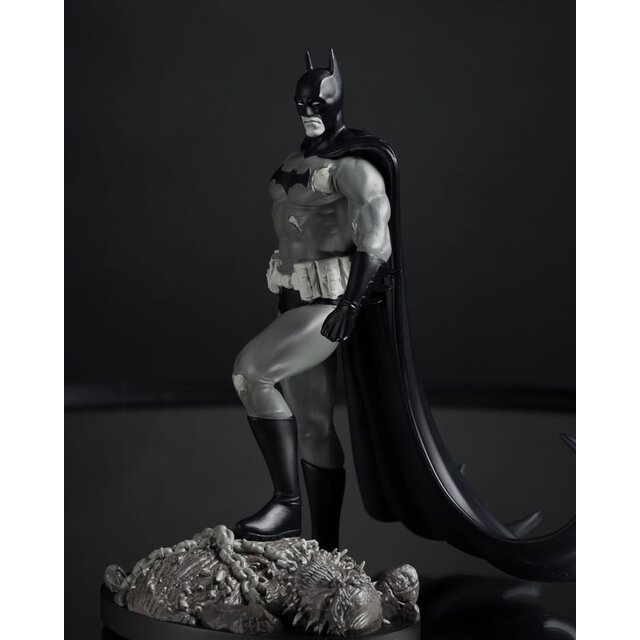 DC Direct Statue 1/10 Batman by Bjorn Barends (Black White) 18 cm
