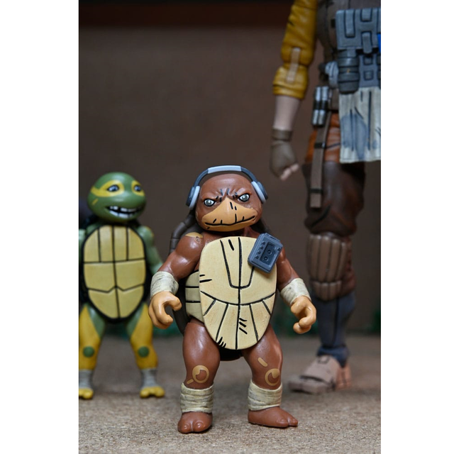 Teenage Mutant Ninja Turtles (The Last Ronin The Lost Years) Action Figure Grammy April with Yi & Moja 18cm
