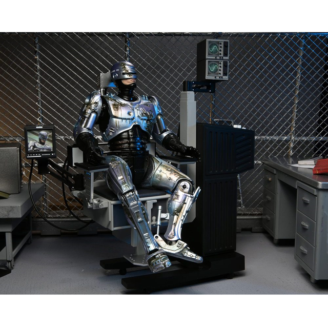 NECA Ultimate Battle Damaged RoboCop with Chair 18cm