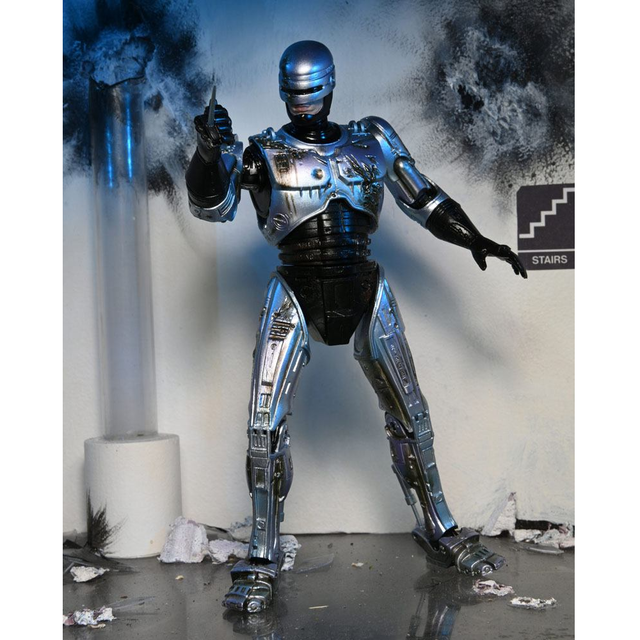 NECA Ultimate Battle Damaged RoboCop with Chair 18cm