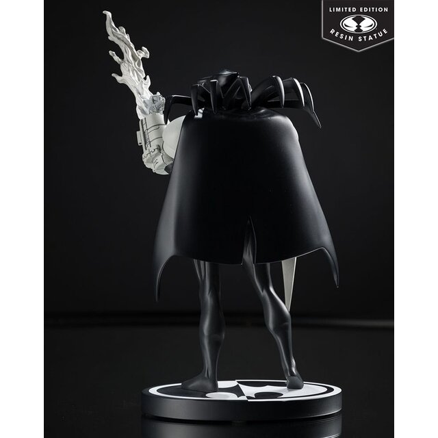 DC Direct Batman: Black & White Statue 1/10 Azrael by Joe Quesada 21cm DC Direct Batman: Black & White Statue 1/10 Azrael by Joe Quesada 21cm