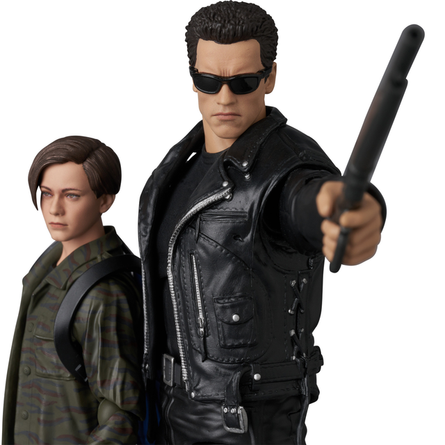 MAFEX Terminator 2  T-800 & John Connor Action Figure Set 16cm