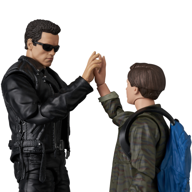 MAFEX Terminator 2  T-800 & John Connor Action Figure Set 16cm