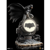 Zack Snyder's Justice League Deluxe Art Scale Statue 1/10 Batman on Batsignal 28cm