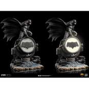 Zack Snyder's Justice League Deluxe Art Scale Statue 1/10 Batman on Batsignal 28cm