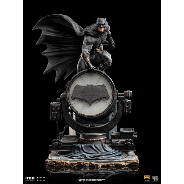 Zack Snyder's Justice League Deluxe Art Scale Statue 1/10 Batman on Batsignal 28cm