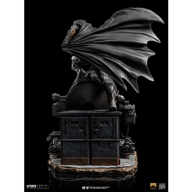 Zack Snyder's Justice League Deluxe Art Scale Statue 1/10 Batman on Batsignal 28cm