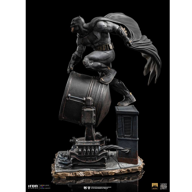 Zack Snyder's Justice League Deluxe Art Scale Statue 1/10 Batman on Batsignal 28cm