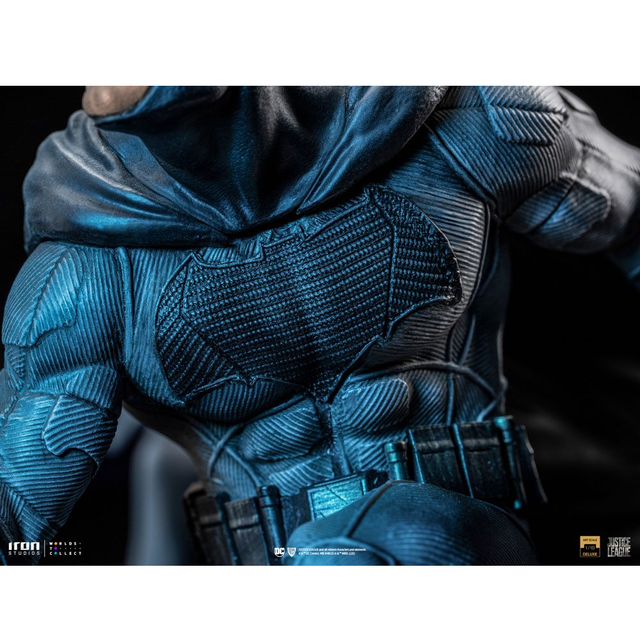 Zack Snyder's Justice League Deluxe Art Scale Statue 1/10 Batman on Batsignal 28cm