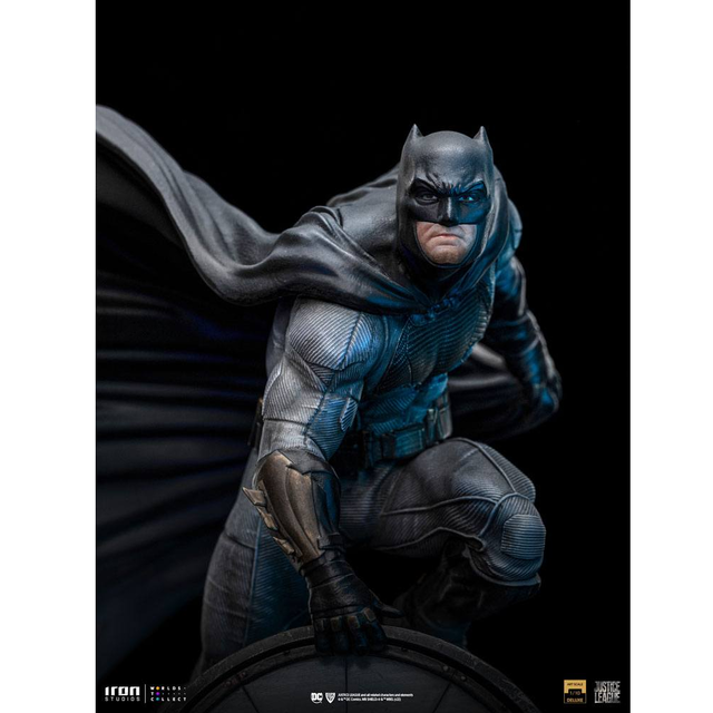 Zack Snyder's Justice League Deluxe Art Scale Statue 1/10 Batman on Batsignal 28cm