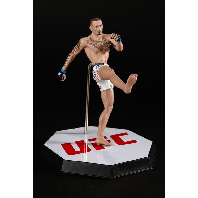 UFC Posed PVC Statue Max Holloway 18cm