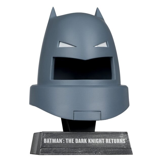 Armored Batman (The Dark Knight Returns) 1/3 Cowl Replica 18cm