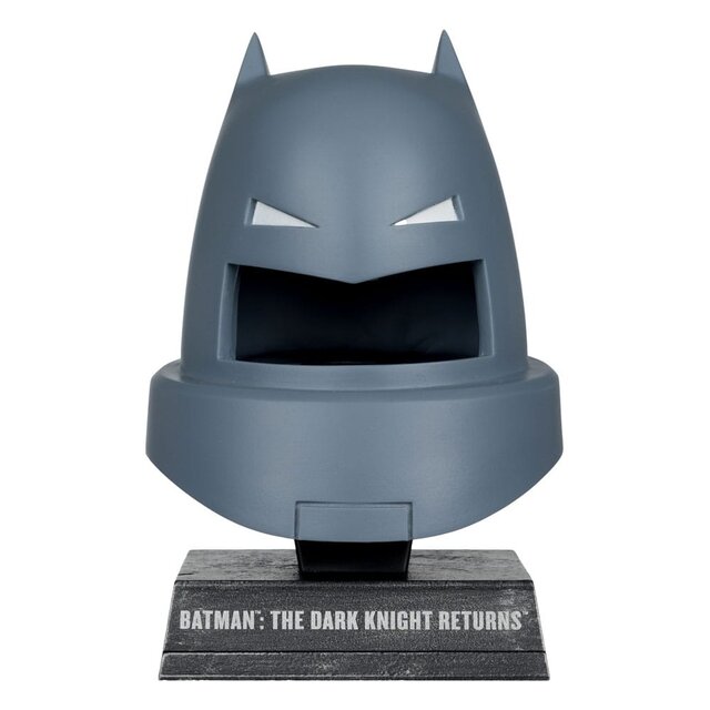 Armored Batman (The Dark Knight Returns) 1/3 Cowl Replica 18cm