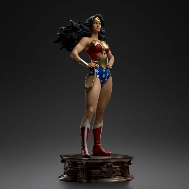 DC Comics Legacy Replica Statue 1/4 Wonder Woman DC Trinity DC 56cm DC Comics Legacy Replica Statue 1/4 Wonder Woman DC Trinity DC 56cm