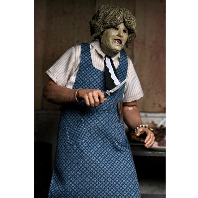 The Texas Chainsaw Massacre Leatherface with Old Lady Mask Clothed Action Figure 20cm
