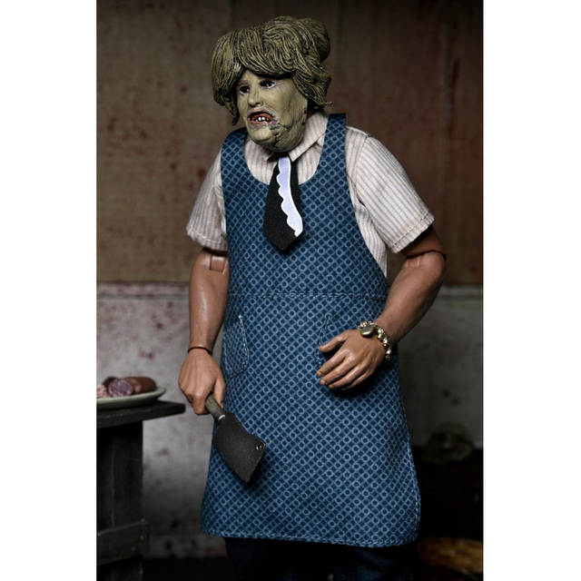 The Texas Chainsaw Massacre Leatherface with Old Lady Mask Clothed Action Figure 20cm