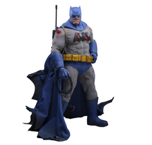 Batman: The Dark Knight Returns Comic Masterpiece Batman (Battle Damaged Version) 32cm