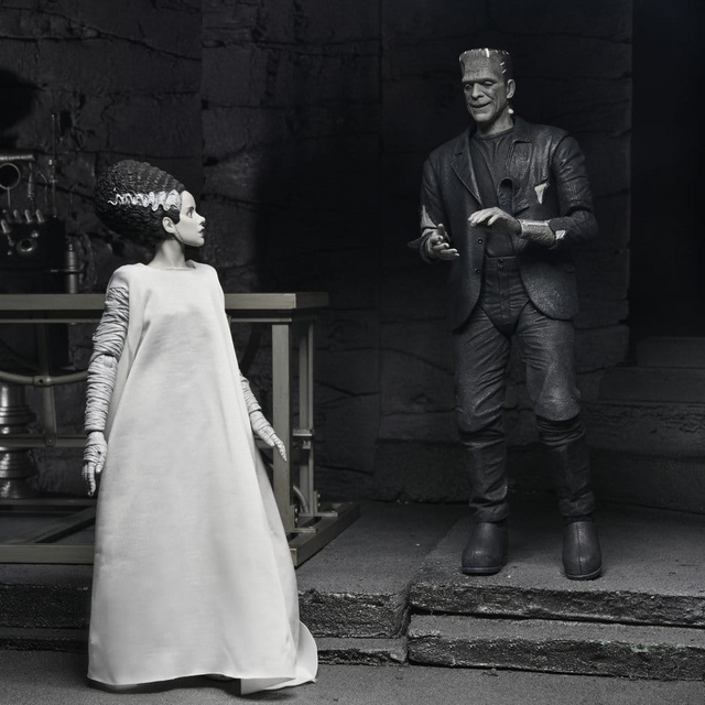 Universal Monsters 2-Pack Bride of Frankenstein 90th Anniversary The Monster & His Mate (B&W) 18cm