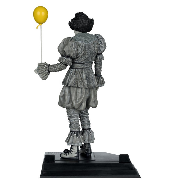 Movie Maniacs PVC Statue It: Welcome to Derry Pennywise (Black & White) 16cm