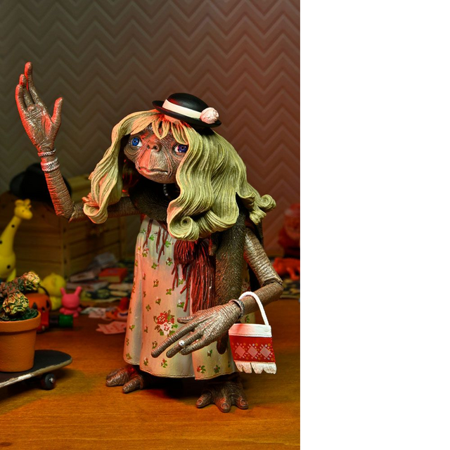 E.T. the Extra-Terrestrial Ultimate Dress-Up E.T. Action Figure 11cm
