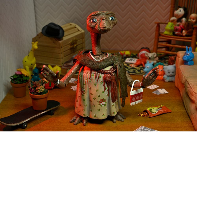 E.T. the Extra-Terrestrial Ultimate Dress-Up E.T. Action Figure 11cm