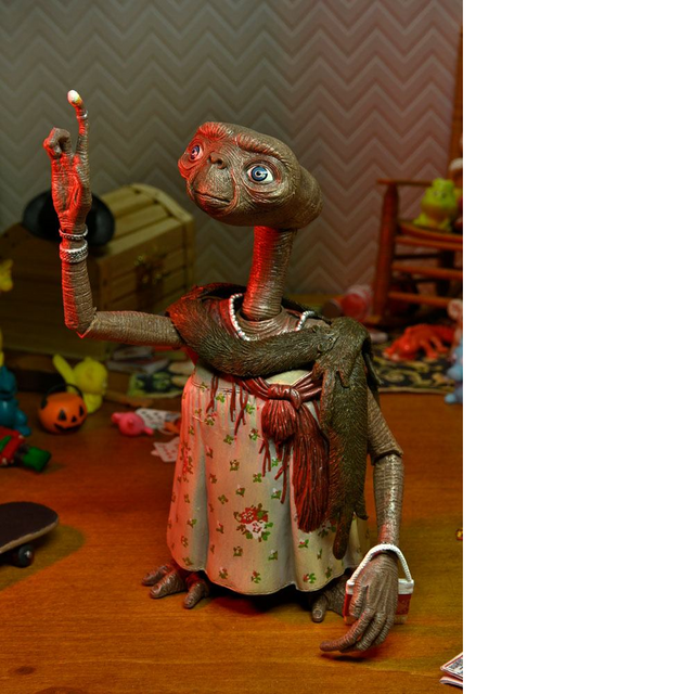 E.T. the Extra-Terrestrial Ultimate Dress-Up E.T. Action Figure 11cm
