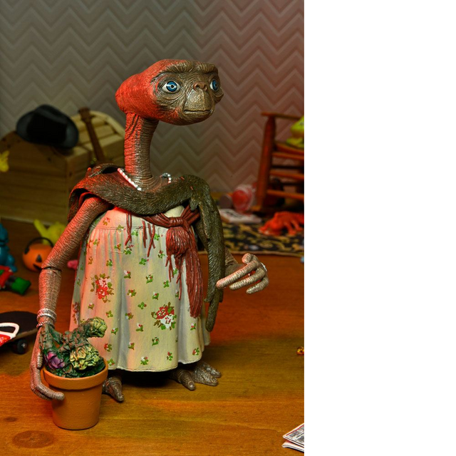E.T. the Extra-Terrestrial Ultimate Dress-Up E.T. Action Figure 11cm