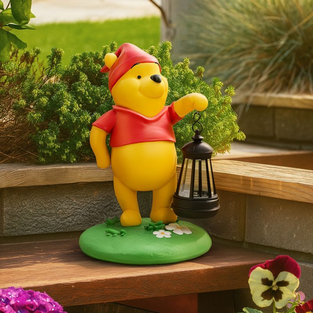 Winnie the Pooh LunaGlo Solar Light 26cm