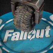 Fallout Victor the Securitron PVC Figure 25cm