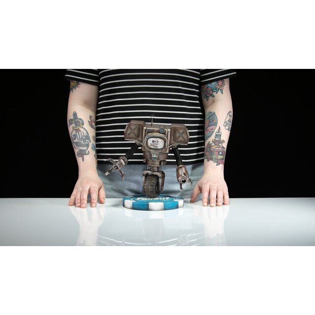 Fallout Victor the Securitron PVC Figure 25cm