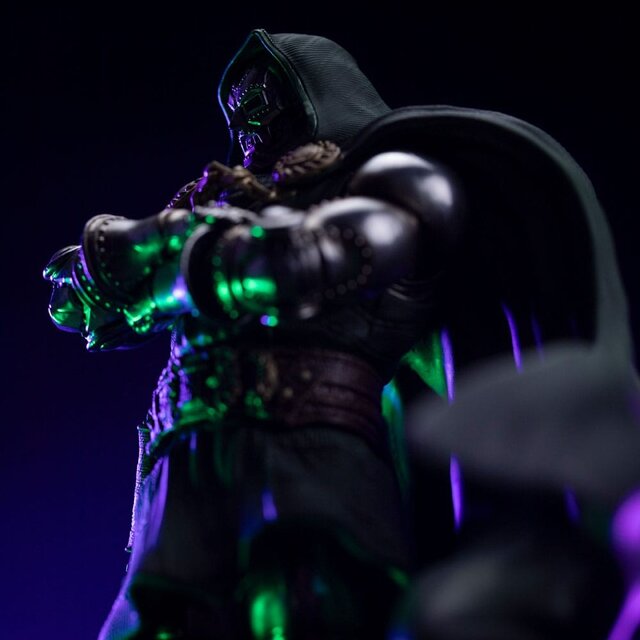 The Infinity Gauntlet Marvel Legends Diorama Statue 1/10 Doctor Doom 30cm