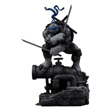 TMNT Art Scale Statue Leonardo Black and White Variant