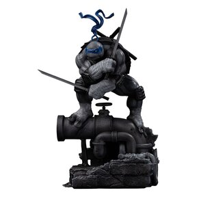TMNT Art Scale Statue Leonardo Black and White Variant