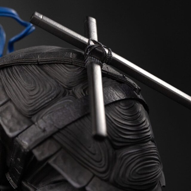 Teenage Mutant Ninja Turtles Art Scale Statue 1/10 Leonardo Black and White Variant 26 cm