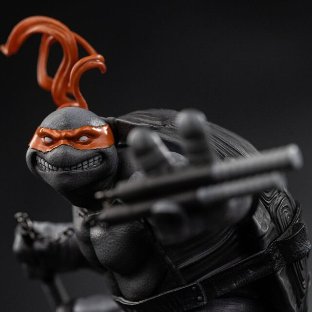 Teenage Mutant Ninja Turtles Art Scale Statue 1/10 Michelangelo Black and White Variant 26 cm