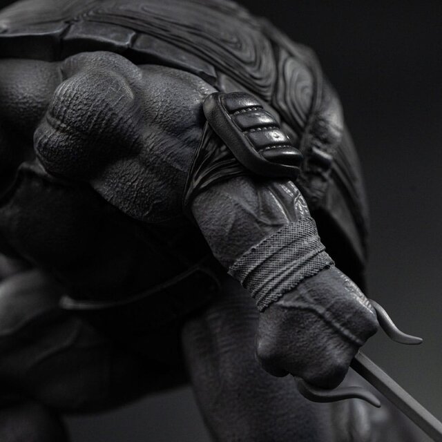 Teenage Mutant Ninja Turtles Art Scale Statue 1/10 Raphael Black and White Variant 26 cm