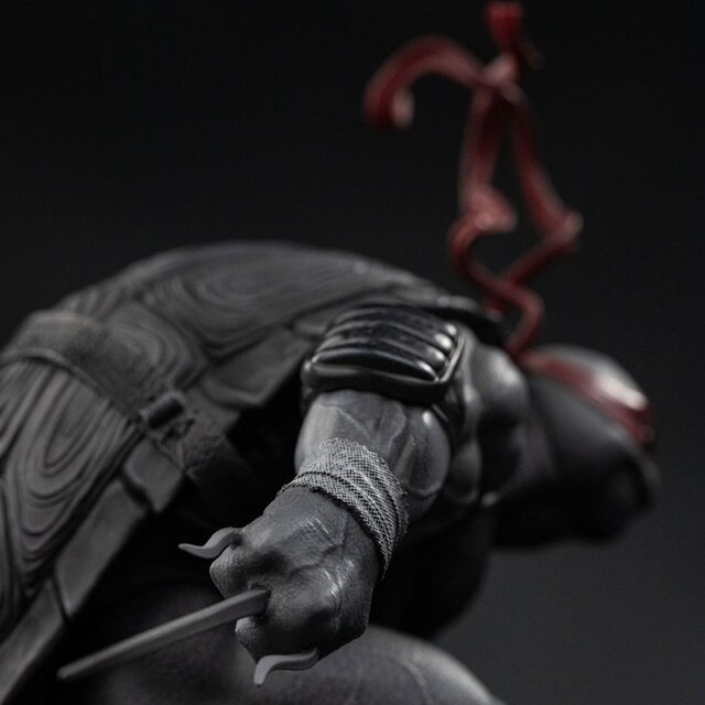 Teenage Mutant Ninja Turtles Art Scale Statue 1/10 Raphael Black and White Variant 26 cm