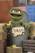 Sesame Street Ultimate Oscar the Grouch Action Figure 18cm