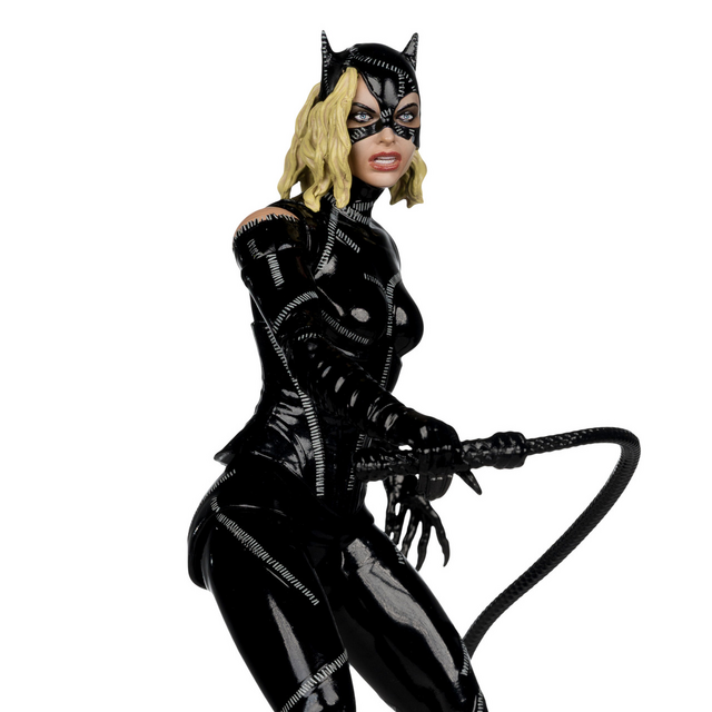 DC Multiverse Deluxe Theatrical Edition Batman Returns Catwoman (Battle Damage) Action Figure 17cm