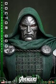 Avengers: Doomsday Movie Masterpiece 1/6 Doctor Doom Action Figure 31cm