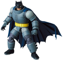 MAFEX Armored Batman (The Dark Knight Returns) 16cm