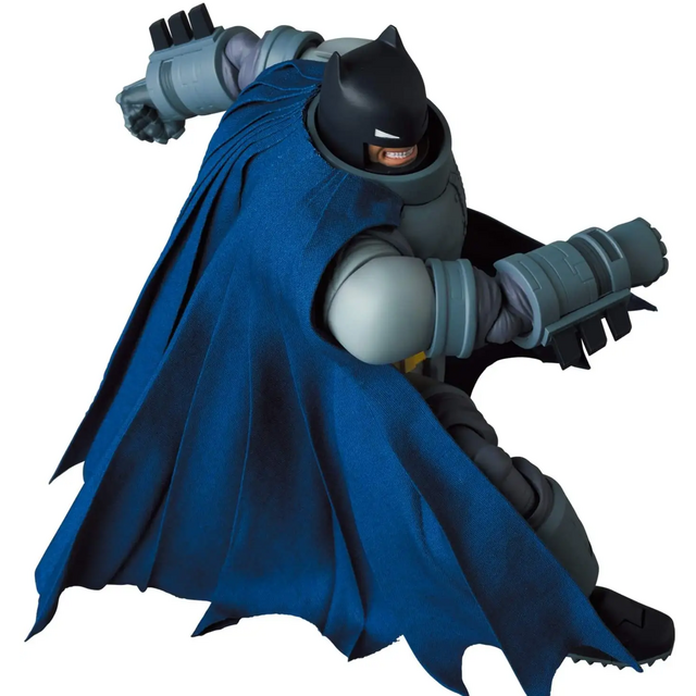 MAFEX Armored Batman (The Dark Knight Returns) 16cm