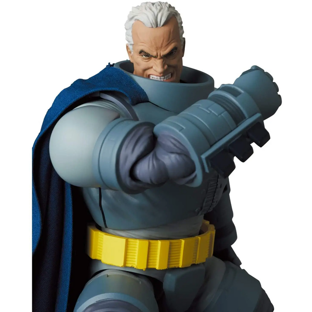 MAFEX Armored Batman (The Dark Knight Returns) 16cm