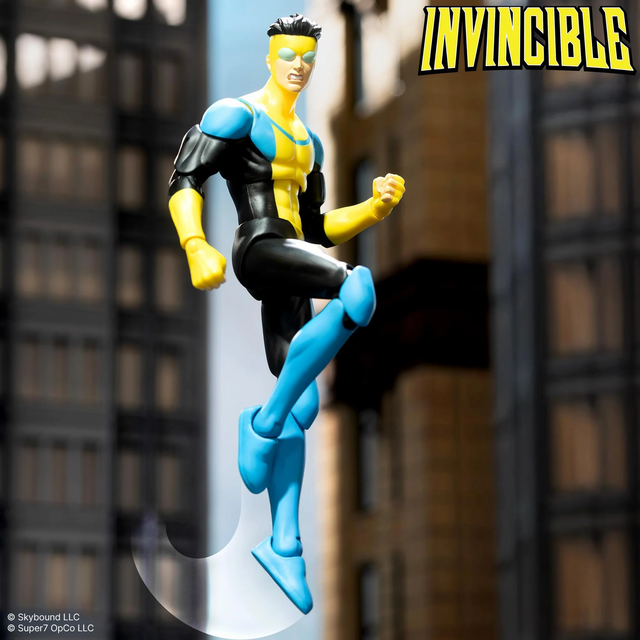 Invincible Deluxe Action Figure Wave 01 Invincible 18cm