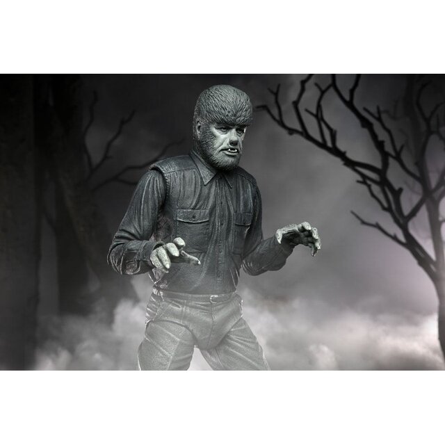 Universal Monsters Ultimate The Wolf Man (Black & White) Action Figure 18cm